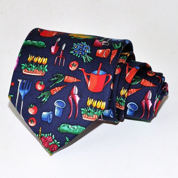 Vintage Alynn Neckwear Navy Blue Garden Vegetables Flowers Tools Green Thumb Pure Silk Men's Necktie