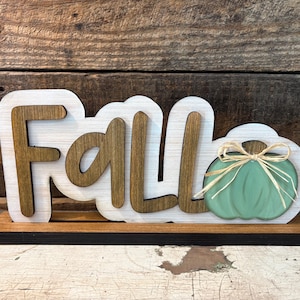 Fall Shelf Sitter SVG met groene pompoen, herfstbord digitale sjabloon, DIY herfst houten bord voor gelaagde lade of schoorsteenmantel