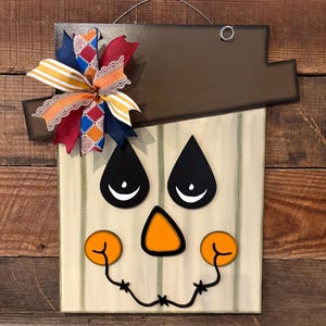 Scarecrow Door Hanger Fall Decor, Cute Scarecrow Door Sign for Autumn, Hand Painted Rustic Scarecrow Door Art