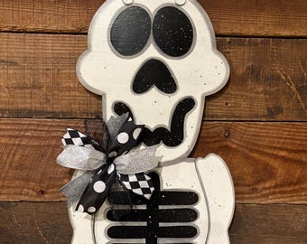 Skeleton Door Hanger SVG File, Halloween Skeleton Cut File for Glowforge, Spooky Cute Digital Door Sign Template, Cricut Skeleton SVG
