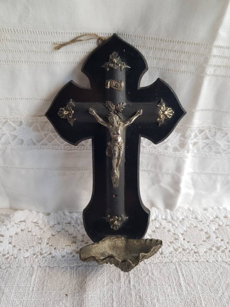 Croix Christ Benitier