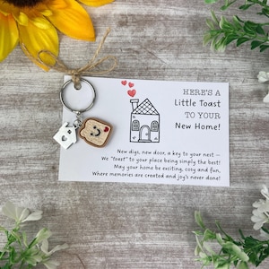 New Home Gift – Cute Toast Housewarming Keying – First Home Keychain – Moving House Present – New Beginnings Keyring - Funny  Keyring