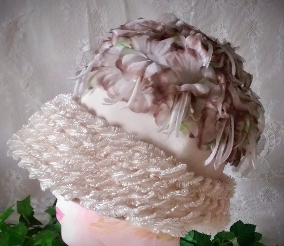 Vintage Pale Mauve Lamp Shade-Style Hat with Lave… - image 3