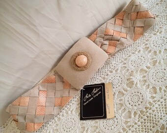 Vintage Leila Larkin Belt: Suede Basket Weave, Peach  display picture 2