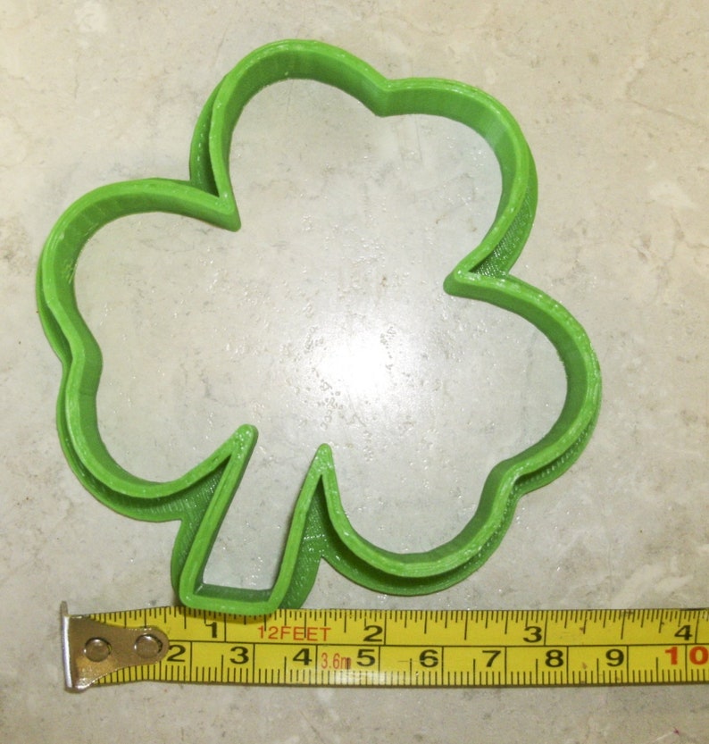 Kiss Me I/'m Irish Saint Patrick/'s Day Shamrock Lips St Patty/'s Party Celebration Set Of 2 Cookie Cutter USA PR1162
