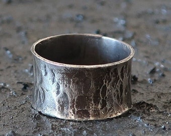 Anillo de pulgar de plata martillado para mujer, anillo de luna rústico oxidado, banda texturizada martillada forjada, anillo de plata ancho, anillo de plata grueso para ella