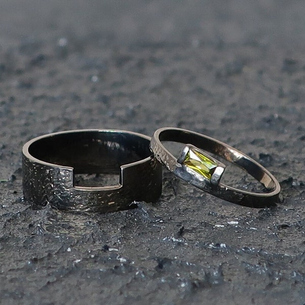 Emerald Viking trouwring sets voor hem en haar, gehamerd zilver unieke trouwring, eed belofte bijpassende stokbrood ring, rustieke trouwring