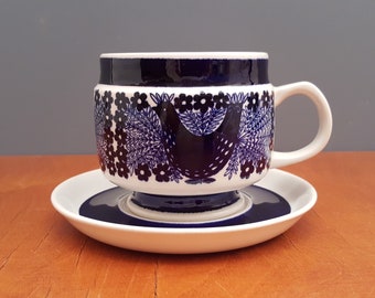 Raija Uosikkinen - "Sinilintu" - tea cup - breakfast cup - Arabia - Finland - 1960s (V895)