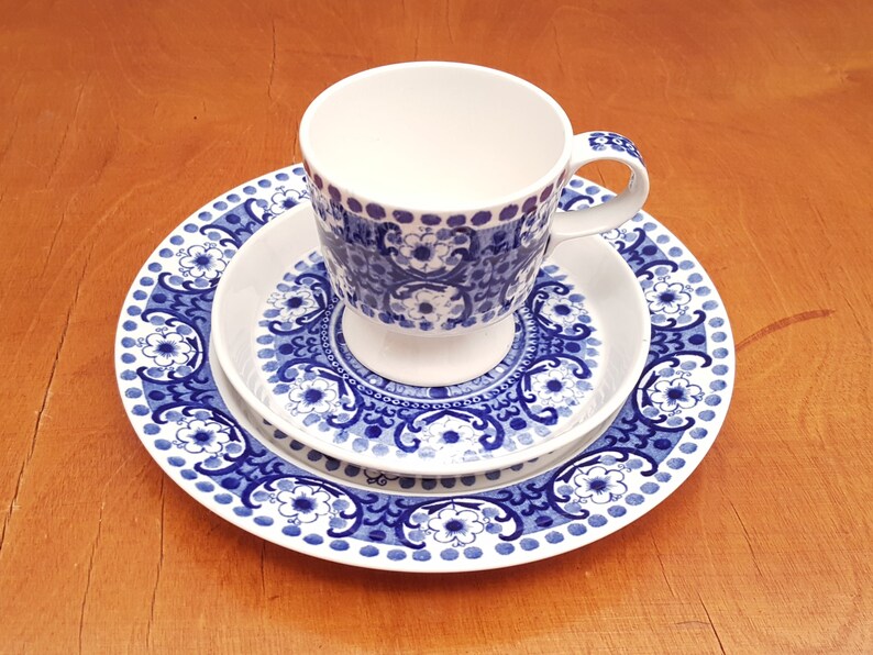 raija-uosikkinen-ali-cup-saucer-and-side-plate-trio-arabia