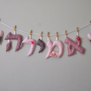 7 "banner de nome de letras de tecido, letras hebraicas para parede, letras de tecido penduradas, letras de nome de bebê rosa, letras de nome guirlanda