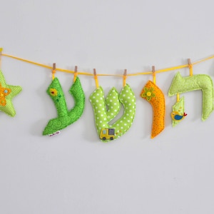 Banner de nome de letras de tecido de 7 ", letras hebraicas para parede, letras de tecido penduradas, letras verdes de nomes de bebês, guirlandas de nomes de letras, letras penduradas