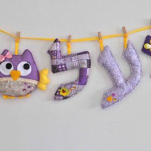 7 "banner de nome de letras de tecido, letras de nome hebraico, letras de tecido penduradas, letras roxas de nome de bebê, letras de nome guirlanda