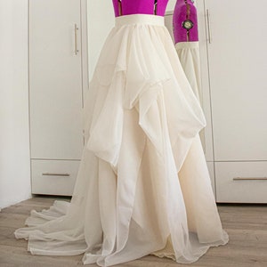 Jupe courte avec traine new arrivals