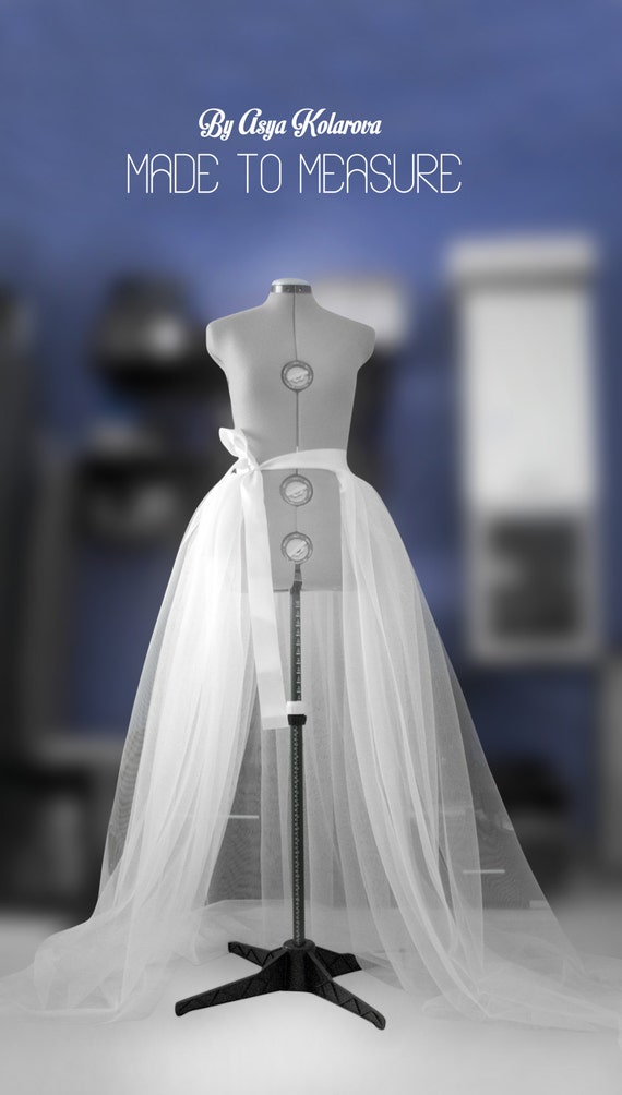 Sobrefalda de tul desmontable: cola de vestido de novia con cinta de satén