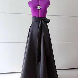Black taffeta skirt with pockets and tie bow Ball skirt Long formal skirt Circle skirt Floor length skirt Ball gown skirt Made to measure