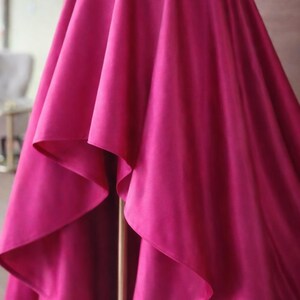 Spódnica z tafty High-Low: Elegancka asymetryczna spódnica na imprezę zdjęcie 4