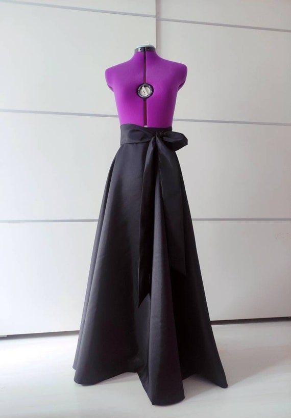 Ball gown skirt with best sale pockets