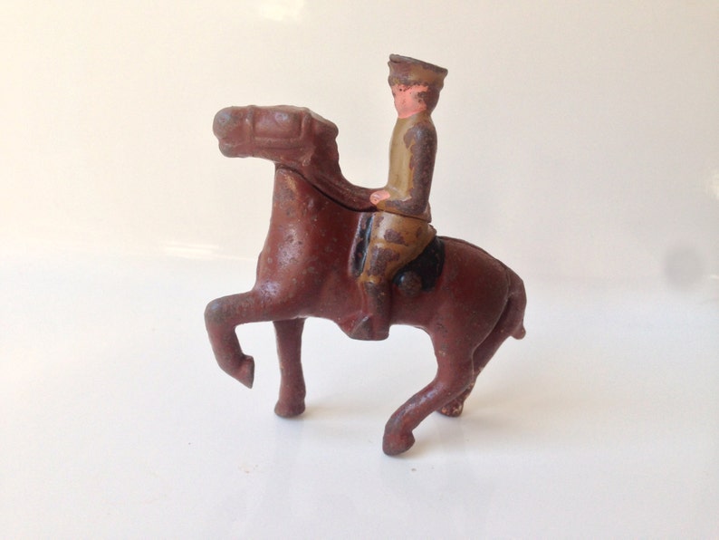 Grey Iron G 107 Cavalry Officer Circa 1933 Police on Horseback Toy Soldier
