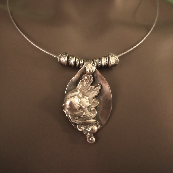 Collier de fée Flora, elfe pendentif de style Art Nouveau forgé à la main avec cuillère vintage, bijoux artisanaux, cadeau de rêve vintage