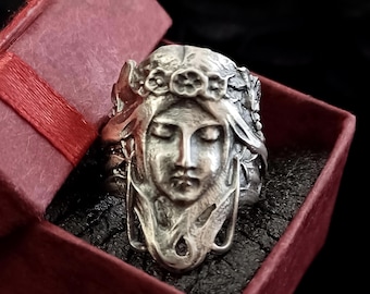 Custom-made Art Nouveau ring in solid 925 sterling silver, a love ring, a Celtic mother ring, a modernist nymph ring.