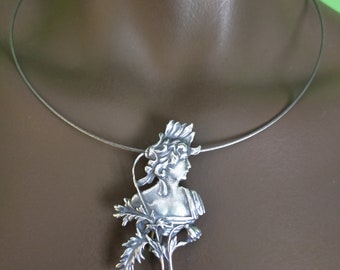 Broche colgante estilo Art Nouveau en Plata maciza de Ley 925, Elegante Belle Époque, Regalo vintage original, Delicada composición floral