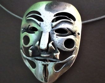 Guy Fawkes brooch and pendant - Silver mask - Anónymus mask - Handmade jewelry - Enigmatic Ritual mask - Artisan goldsmith