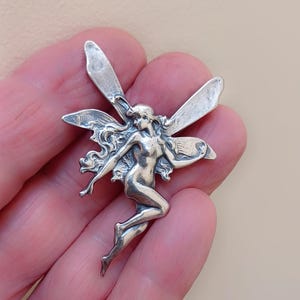 Tinker Bell Art Nouveau, Handgefertigter Schmuck, Nymphe im Vintage-Stil, Brosche und Anhänger aus massivem Silber, Glühwürmchen-Fee, Elfe