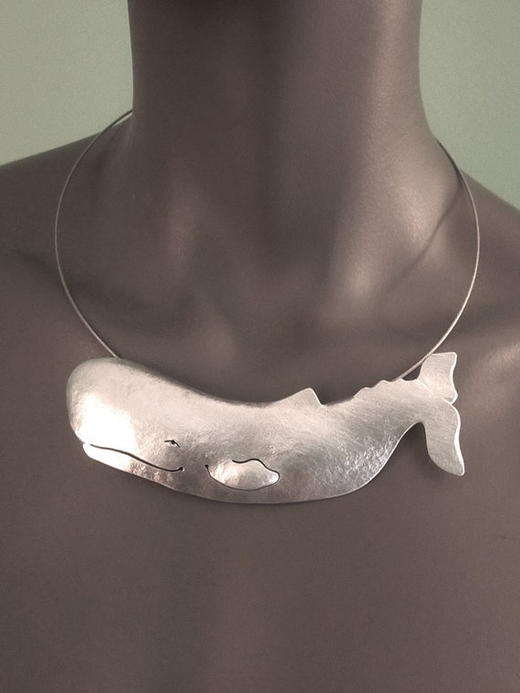 Cachalote colgante, Moby Dick colgante, Joyería hecha a mano con metal reciclado, Regalo amantes de ballenas