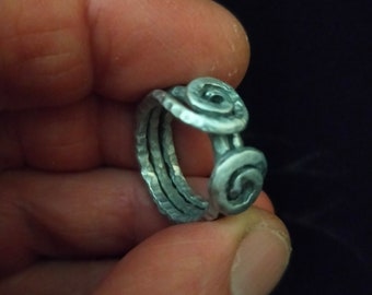 Anillo aluminio reciclado en espirales, Anillo boho plateado, Joyería hecha a mano, anillo hecho a medida, regalo aniversario, anillo ligero