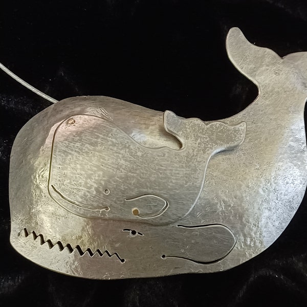 Baleine au veau, Pendentif en aluminium récupéré de la mer, Bijoux faits à la main avec du métal recyclé, Mère océan, Sauvez les baleines