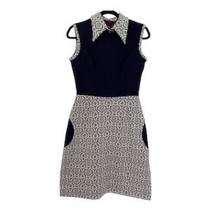 Vintage 70s Sleeveless Polyester Sheath Dress Wide Big Collar Navy Blue Pockets Carol Brady Costume Size M 6 8