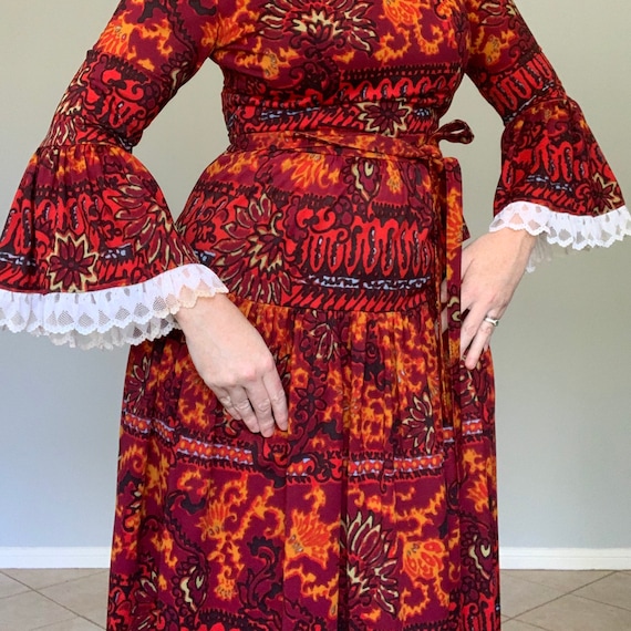 Vintage 1970’s heavily patterned maxi with bell sl