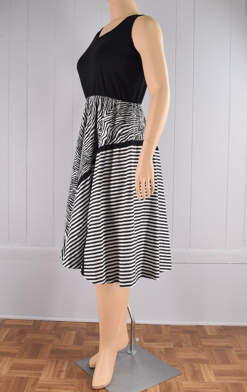Size ML Vintage 70s Black and White Zebra Stripe Dress