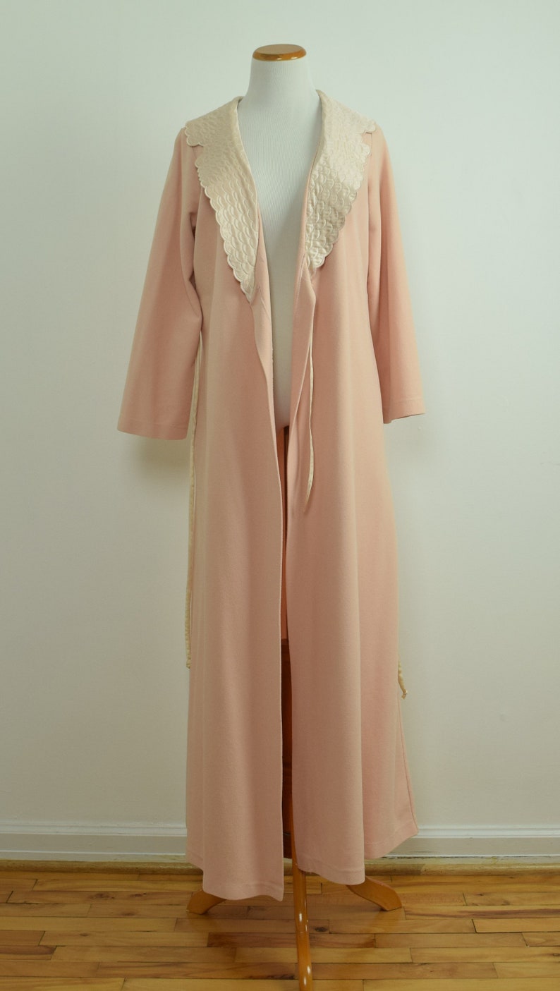 Size SM Petite Vintage 80s Belted Robe with Quilted Satin Collar