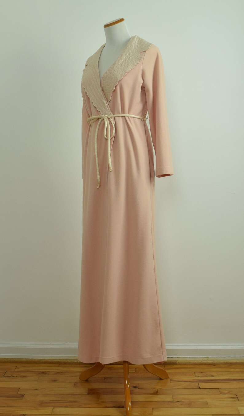 Size SM Petite Vintage 80s Belted Robe with Quilted Satin Collar