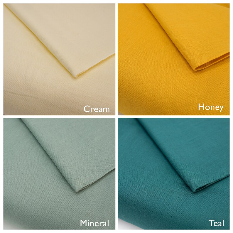 Puede incluir: Cuatro muestras de tela en crema, miel, mineral y verde azulado. Cada muestra est&aacute; doblada para mostrar la textura y el color. La muestra crema es un blanco roto suave, la miel es un amarillo dorado, el mineral es un verde-azul apagado y el verde azulado es un azul-verdoso profundo.