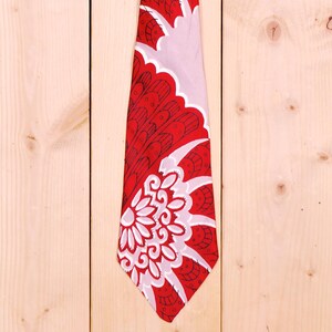 Vintage 1930's/40's Maroon and Purple BRITISH CRAVAT Necktie / Flower Motif / Retro Collectable Rare