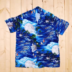 Vintage 1940&#39;s/50&#39;s HAWAIIAN Short Sleeve Rayon Shirt / Made in Hawaii / Cowpunk / Rockabilly / Retro Collectable Rare