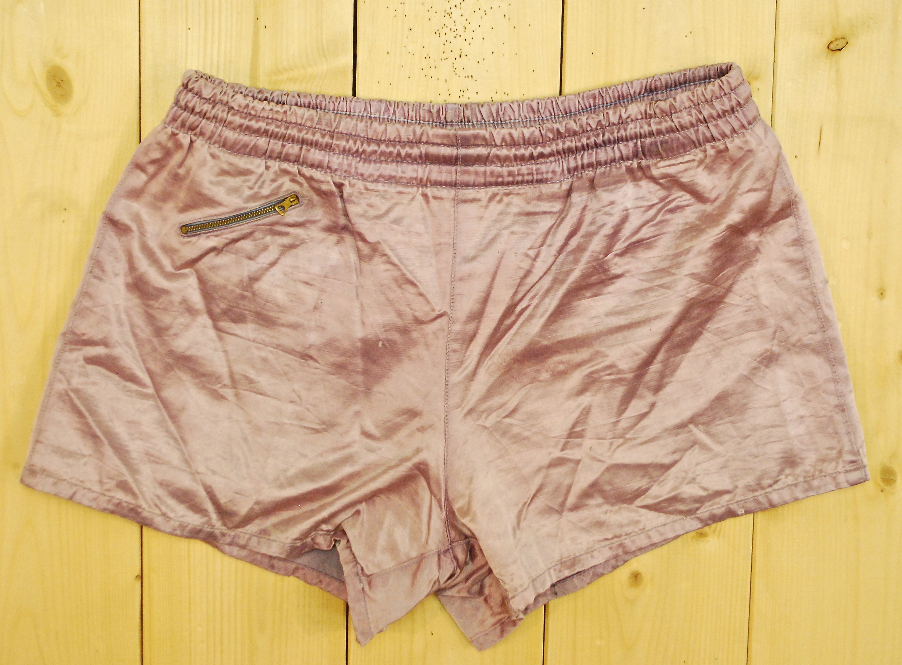 Années 1930 / 40 KLINGTITE Mauve Satin Swim Suit avec fermeture à glissière métallique changement poche / From Here to Eternity / rétro collection Rare Années 1930 / 40 KLINGTITE Mauve Satin Swim Swim Satin Suit avec fermeture à glissière métallique changement poche / From Here to Eternity / rétro collection Rare 5f1baa