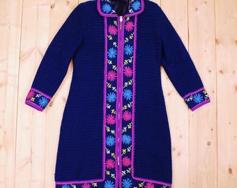 Vintage 1950's/60's Hand Knit Full Length COWICHAN Style Sweater / Crewel Embroidery Flower Pattern / Retro Collectable Rare