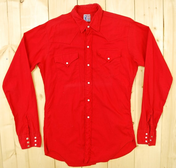 red levis shirt