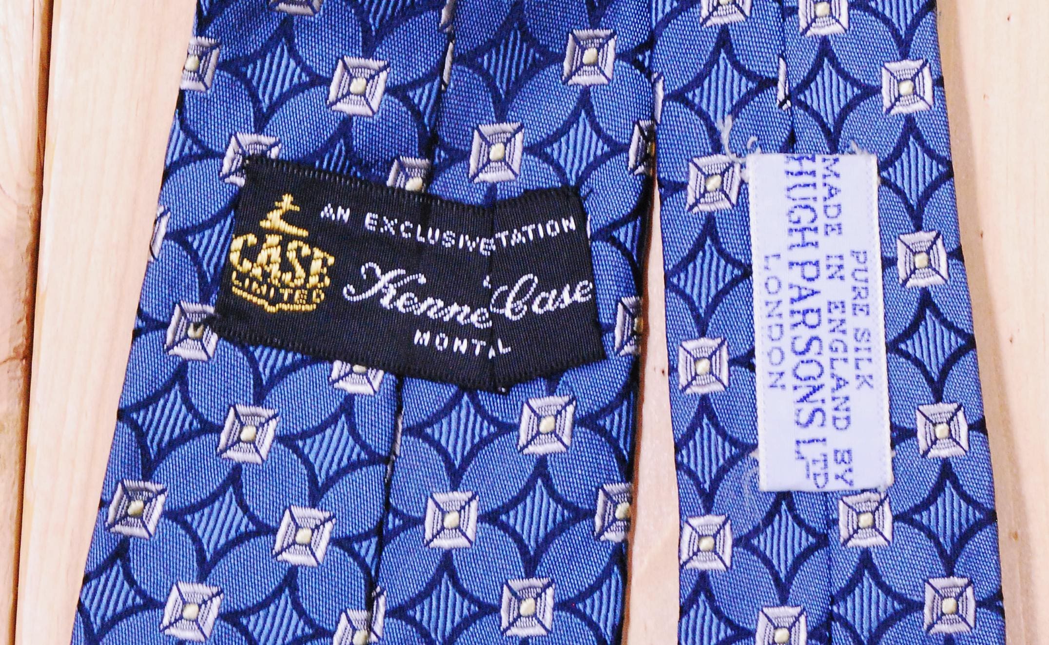 【美品】HUGH PARSONS ネクタイ 青 ブルー 黄 小紋柄 総柄 刺繍 NEWYORKER BLUE（ニューヨーカーブルーネクタイ）ストライプ柄（グレン