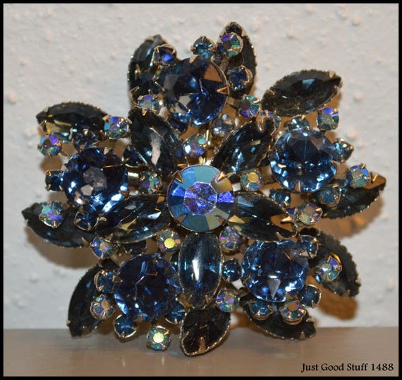 Vintage Brooch with Beautiful Blue Rhinestones - image 3