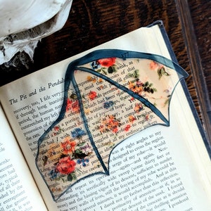 Clear Bookmark Floral Flower Patterned Bat Dragon Wing Goth Gothic Dark Academia Book Lover Reader Gift Handmade Artist Bild 4