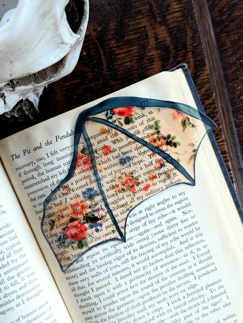 Clear Bookmark Floral Flower Patterned Bat Dragon Wing Goth Gothic Dark Academia Book Lover Reader Gift Handmade Artist Bild 4
