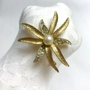 Starburst Gold Tone Pearl and Stones Brooch Pin BSK