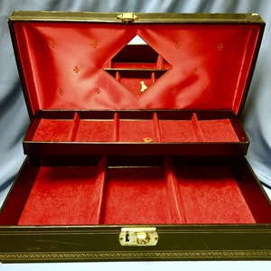 Mid-Century Locking Mele Mirrored Jewelry Box with Key image 1