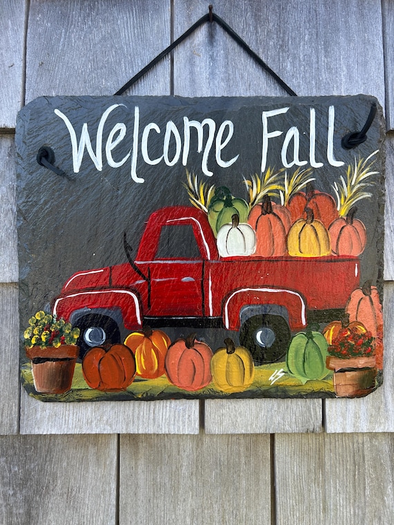 Painted welcome Fall slate: Pumpkin porch decor