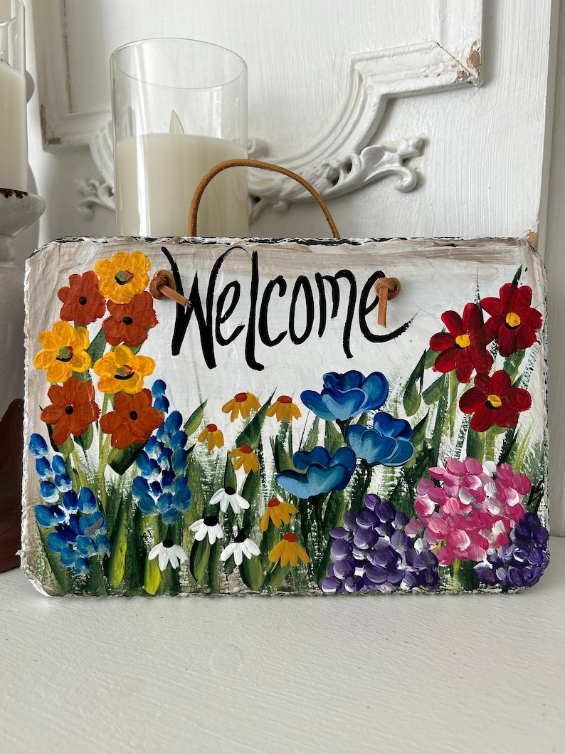 Panneau de bienvenue en ardoise peinte, panneau de jardin en ardoise, plaque de bienvenue florale, décor de porche, accroche-porte, petit panneau de bienvenue en ardoise, décoration de jardin image 1