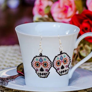 Sugar Skull Earrings, Day of the Dead Art, Gothic Earrings, Beaded Halloween Earrings, Day of the Dead Earrings, Sugar Skull Gifts,